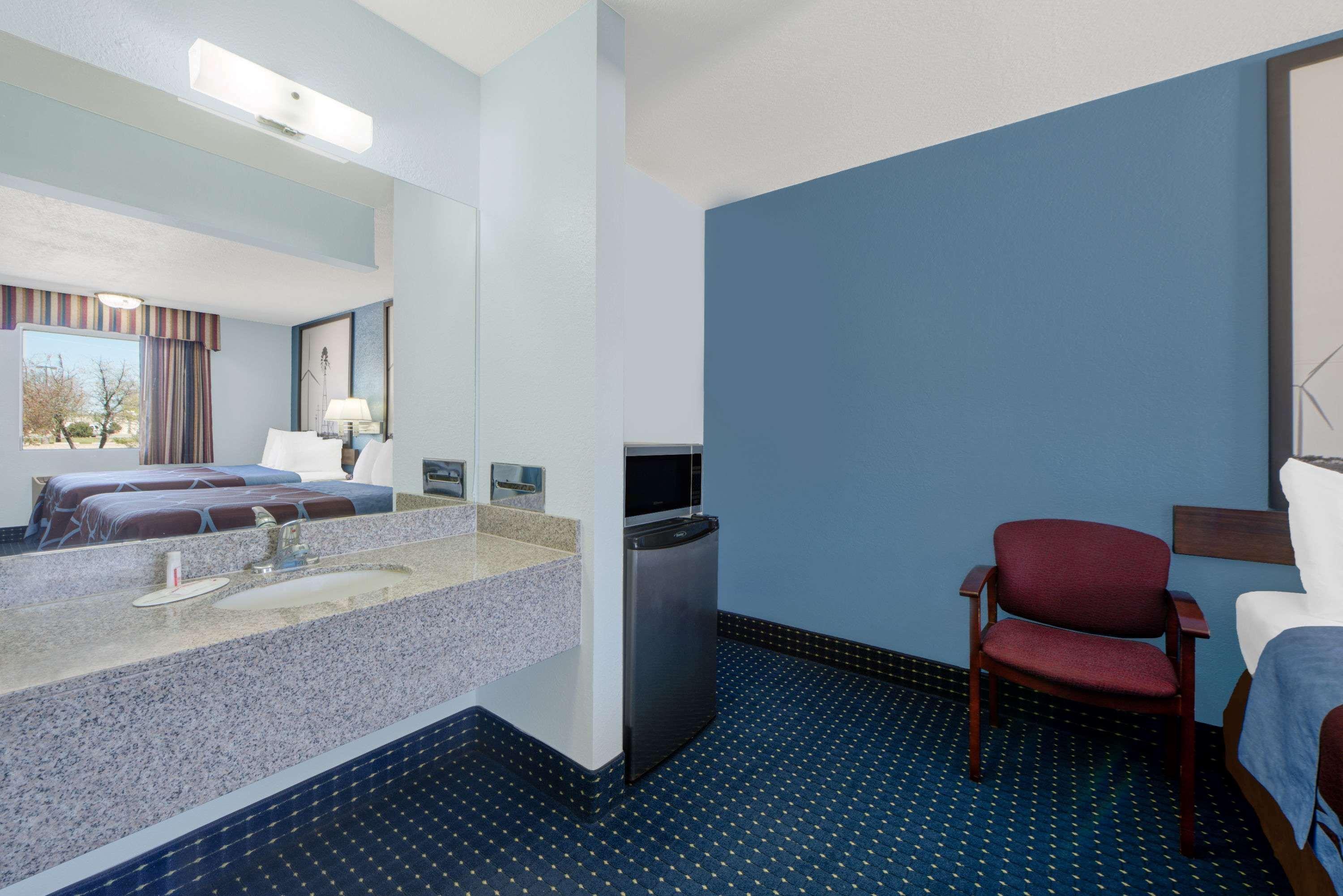 Super 8 by Wyndham Dumas TX Motel Bagian luar foto