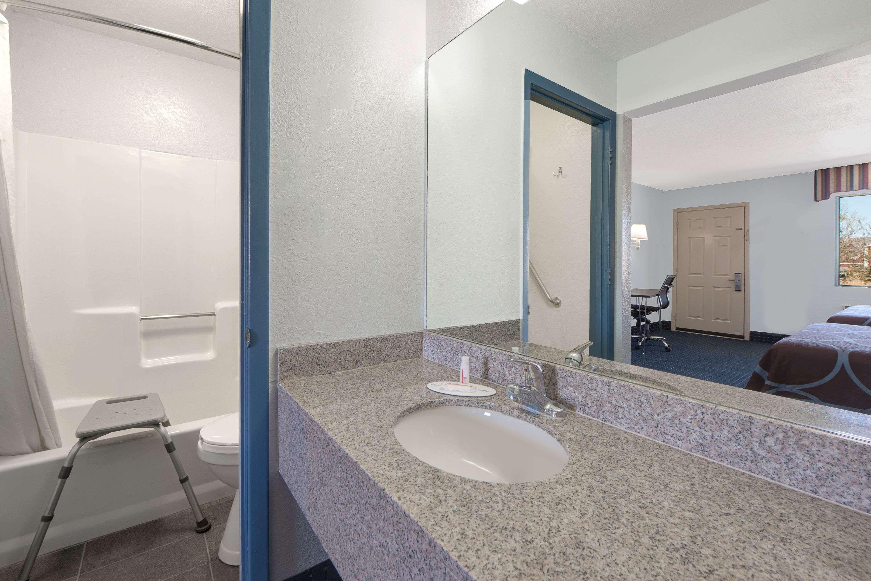 Super 8 by Wyndham Dumas TX Motel Bagian luar foto