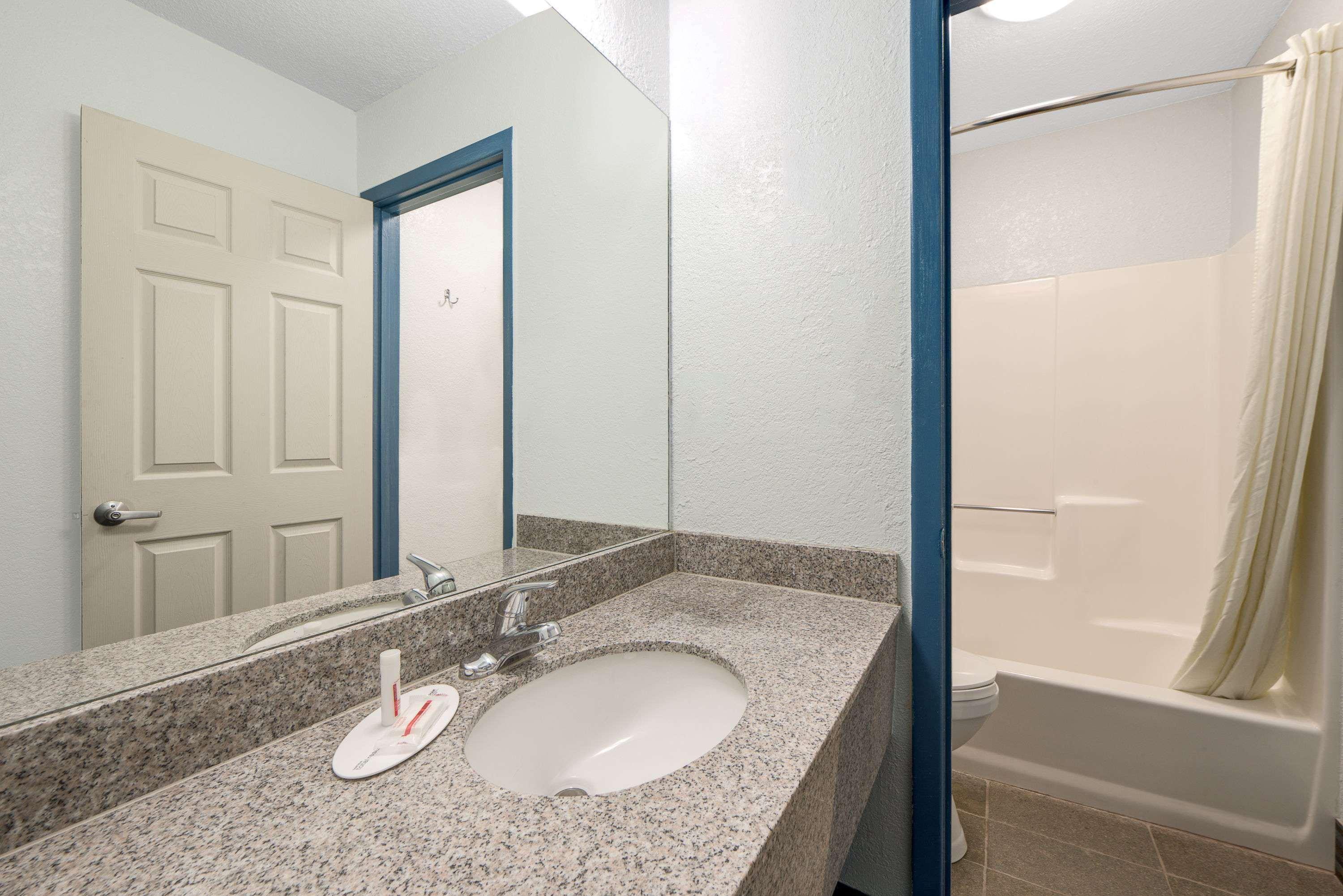 Super 8 by Wyndham Dumas TX Motel Bagian luar foto