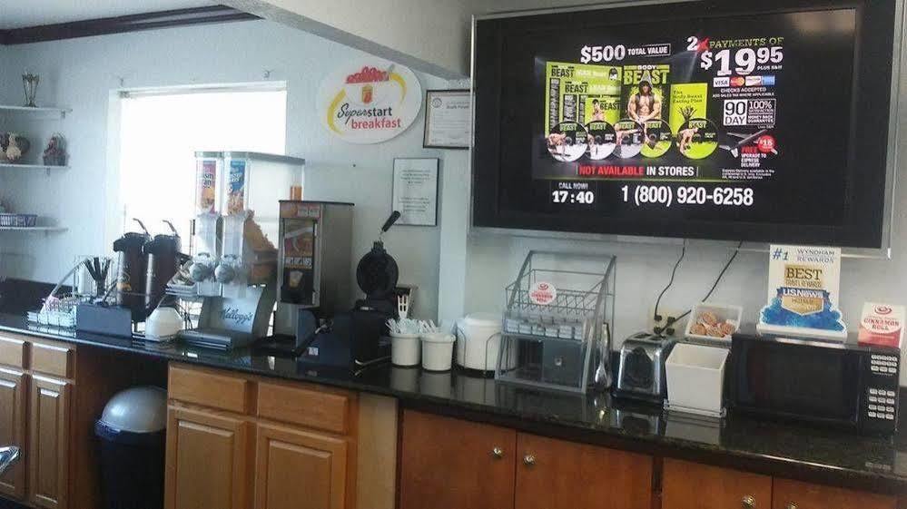 Super 8 by Wyndham Dumas TX Motel Bagian luar foto